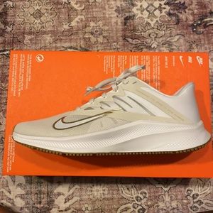 NIB Nike Quest 3 Platinum/Gold sz 8.5
